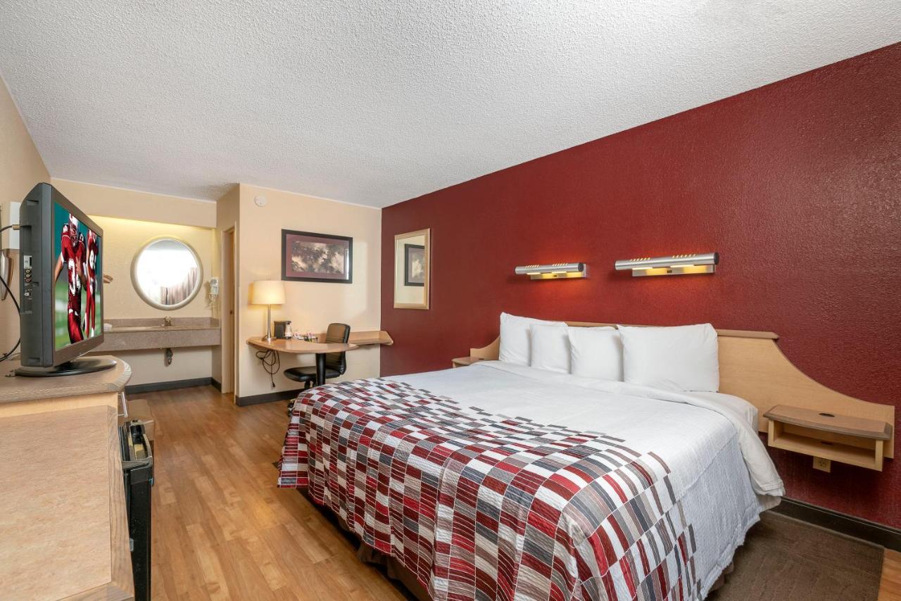 Red Roof Inn Detroit - Roseville St Clair Shores Экстерьер фото