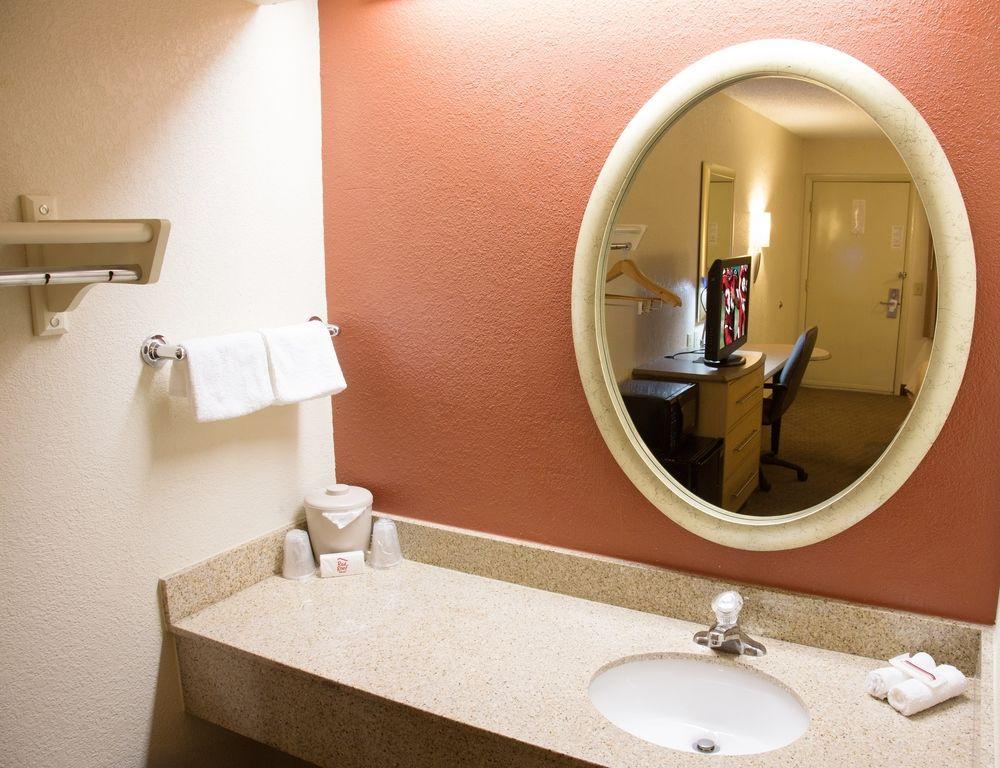Red Roof Inn Detroit - Roseville St Clair Shores Экстерьер фото