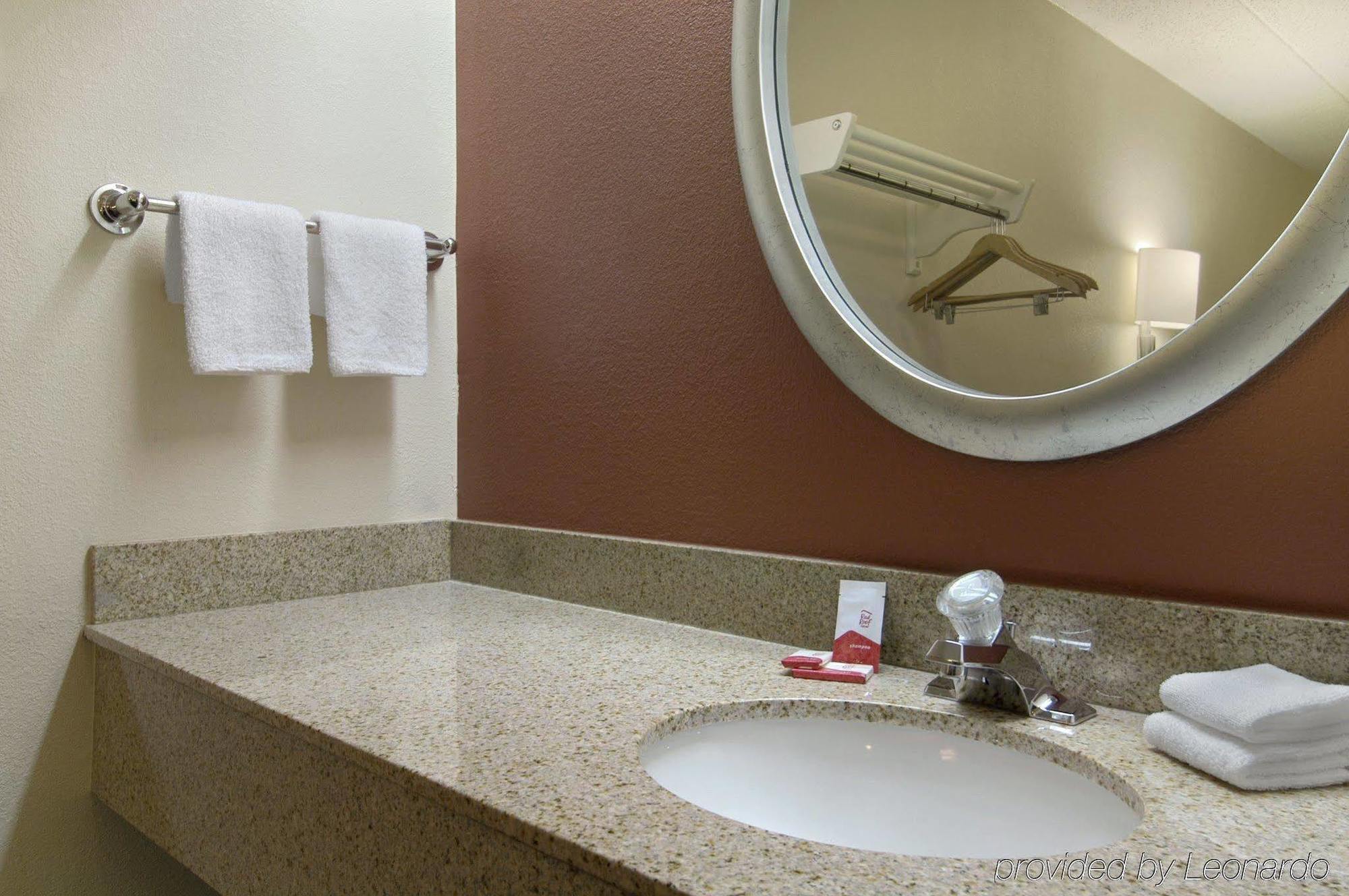 Red Roof Inn Detroit - Roseville St Clair Shores Экстерьер фото