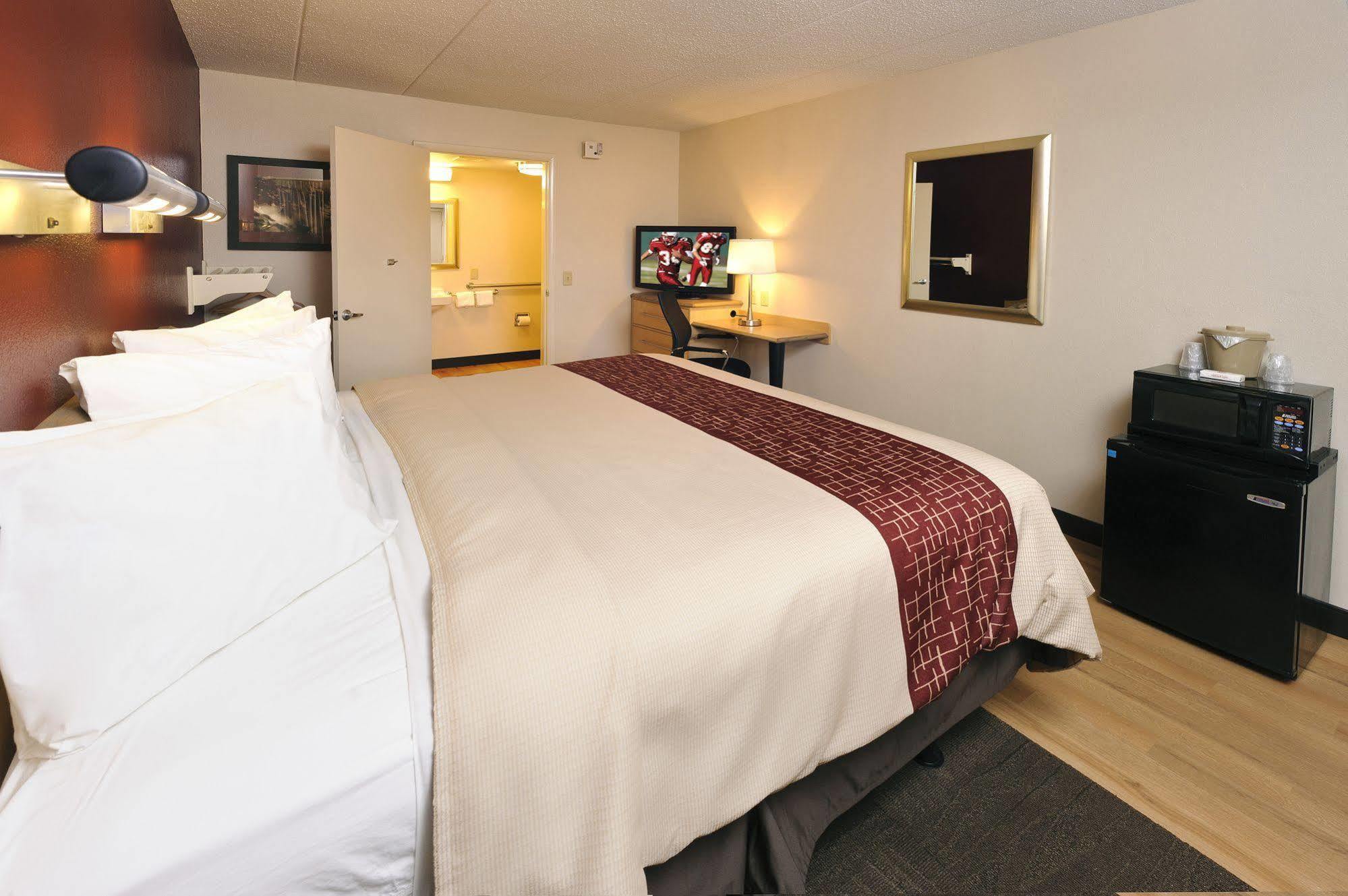 Red Roof Inn Detroit - Roseville St Clair Shores Экстерьер фото